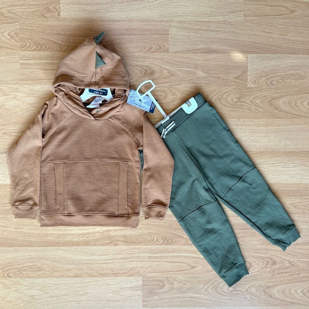 NWT Tommy Bahama Boys Hooded Sweatshirt and Sweatpants-Light Brown and Green - Picture 1 of 6